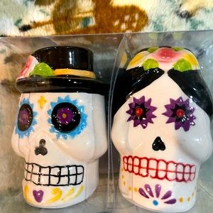 Halloween salt and pepper shakers